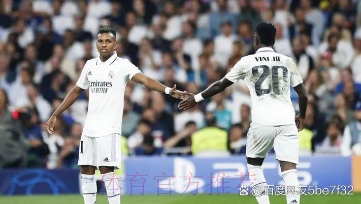 龙赛罗-皇马可考虑戴维斯 他8-2对巴萨时表现出色